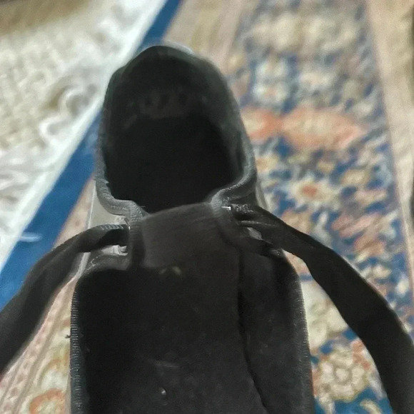 EUC Capezio tap shoes. Worn a few times to finish out the tap season.W5, M7 - Picture 7 of 8